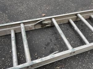 lot 235 image: 20 Foot Aluminum Extension Ladder