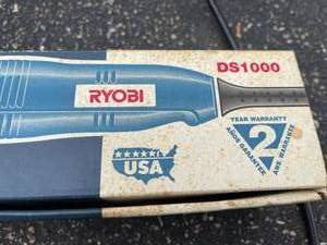 lot 255 image: Ryobi Detail Sander DS1000