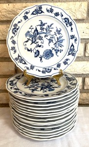 lot 350 image: Blue Danube China Set
