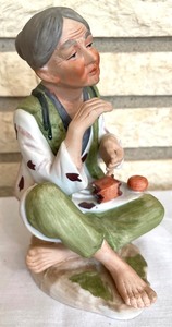 lot 370 image: Asian Inspired Porcelain Figurines