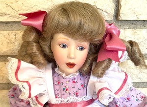 lot 380 image: Franklin Heirloom Collection Little Miss Muffet  Doll with Original Box