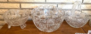 lot 395 image: Charming Vintage Clear Glass and Crystal Grouping