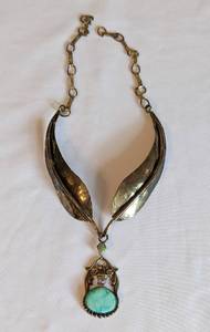 lot 430 image: Beautiful Sterling Necklace and Earrings