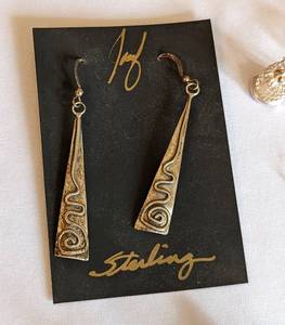 lot 439 image: Sterling Silver Earrings