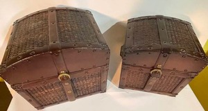 lot 293 image: 2 Wood and Leather Decorative Storage Boxes