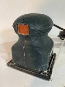 lot 296 image: Black and Decker Palm Sander Model 7441