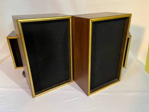lot 301 image: 4 Wooden Speakers