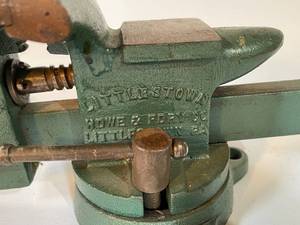 lot 302 image: Vintage Littlestown Bench Vice  Model 112