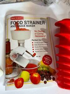 lot 304 image: Back to Basics Food Strainer and Sauce Maker Model 220