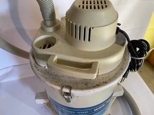 lot 306 image: Shop Vac Wet  Dry 5 Gallon Vacuum Model 600