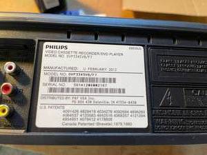lot 315 image: Phillips 4 Head VCR  DVD  Player Model DVP3345VPF7