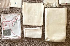 lot 418 image: Vintage Linens