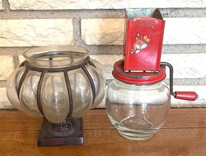 lot 425 image: Vintage Decor and More