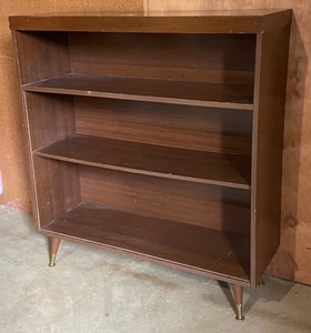lot 452 image: Vintage Shelf
