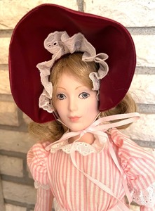 lot 246 image: Franklin Heirloom Collection The Hot Chestnut Seller and The Ribbon and Lace Seller Dolls with Original Boxes and Certificates
