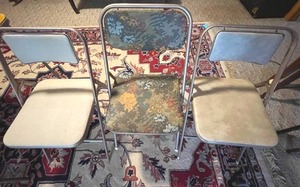 lot 349 image: Samsonite Folding Card Table With Three Assorted Folding Chairs