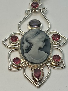 lot 460 image: Beautiful Cameo Pendant with Gemstones