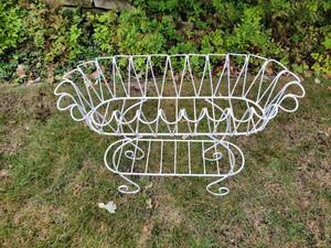 lot 83 image: White Oval Iron Plant Stand