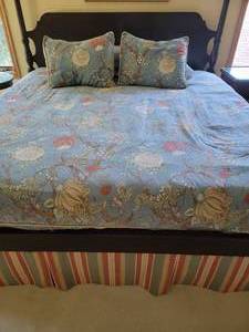 lot 9 image: Stickley 4 Poster Cherry King Bed