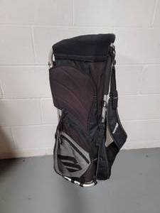 lot 126 image: Mizuno Golf Bag with Practice Putting Turf