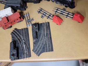 lot 35 image: 1951 Lionel Train Car Collection