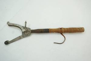 clay pigeon hand thrower