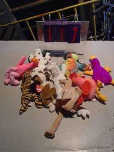 Lot of beanie babies. As shown.