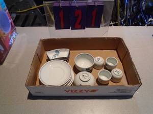 Old northwest airlines saki set. Very nice shape. As shown.