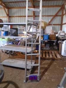 Werner 200 lb 16 extension ladder. As shown.