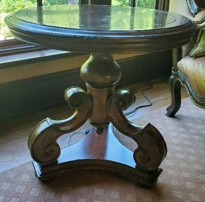 Round Wooden Lamp Table With Detailed Inlaying