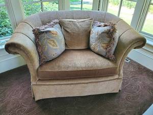Huntington House Oversized Sitting Chair