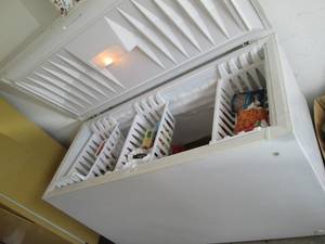 lot 1 image: GE chest freezer plus contents 61.5...