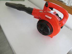 lot 8 image: Echo PB-250LN gas leaf blower (work...