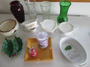 lot 11 image: Vintage Corning ware and vases, gre...