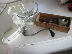 lot 36 image: Vintage meat grinder and mixing bow...