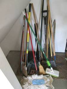 lot 38 image: Collection of rakes, shovels, broom...