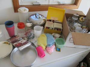 lot 50 image: Vintage kitchenwareTupperware, rec...
