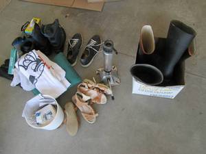 lot 61 image: Misc lot includes coin purse with c...