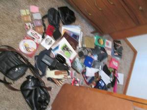 lot 73 image: Smoke detector, wax melts and warmi...