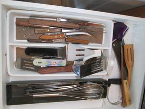 lot 87 image: Contents of drawer including knives...