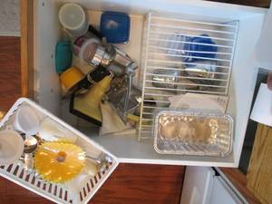 lot 90 image: Contents of drawer including vintag...
