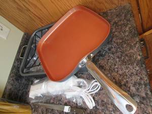 lot 98 image: 10 skillet, 12 fry pan, knife blo...