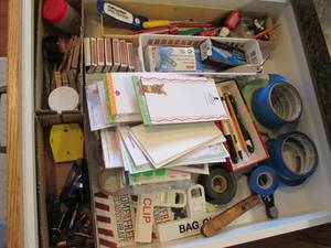 lot 104 image: Contents of drawer including maskin...