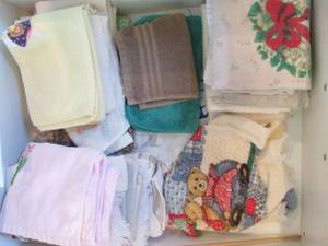 lot 108 image: Drawer of hand towels and kitchen t...