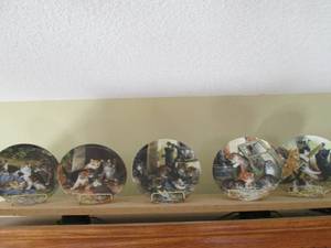 lot 109 image: 5 cat collector plates all on stand...