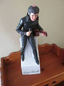 lot 114 image: Forever Elvis 68 music box decante...