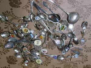 lot 119 image: Bag full of collectible spoons (see...