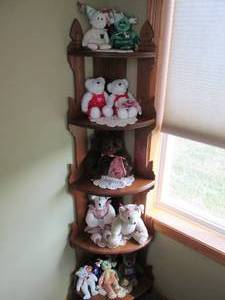 lot 136 image: Corner display shelf plus beanie ba...