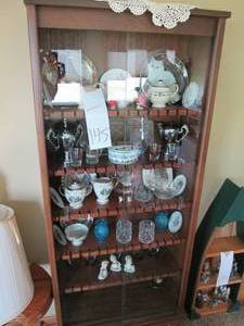 lot 146 image: Display cabinet w locking drawer 2...