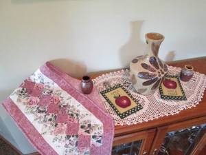 lot 150 image: Vase, wall decor, runner and 2 Leva...